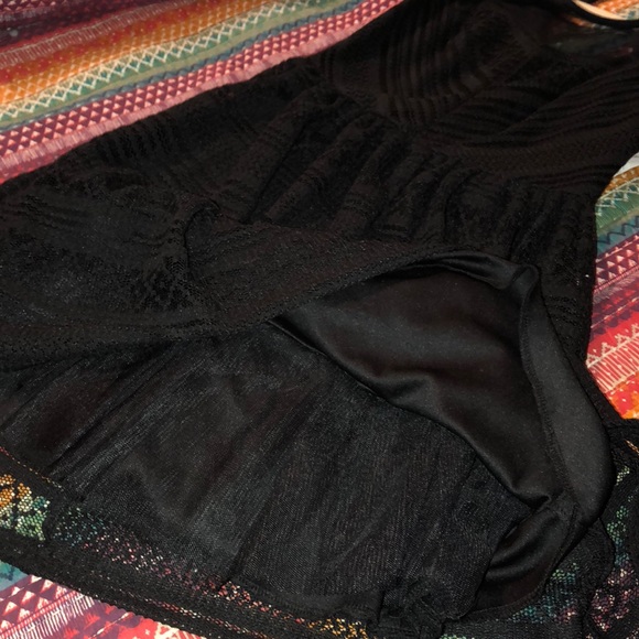 Black lace dress - Picture 3 of 3